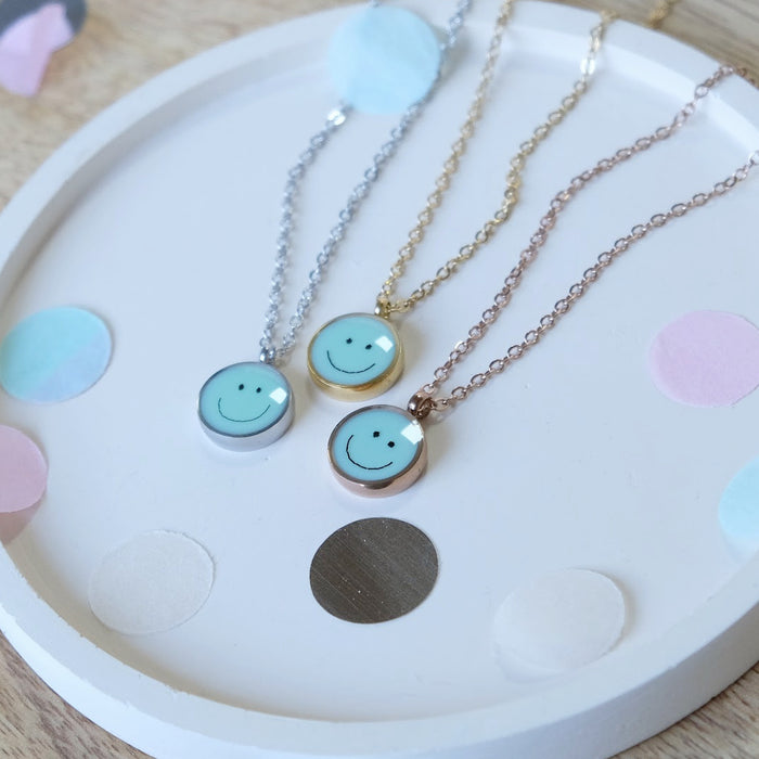 LITTLE ETERNAL SMILEY – Haarkette pastellblau