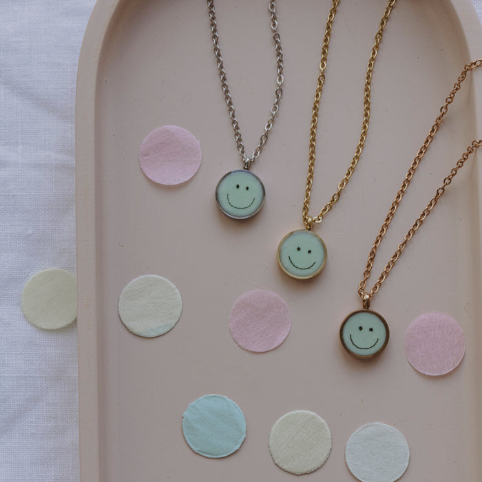 LITTLE ETERNAL SMILEY – Haarkette pastellgrün